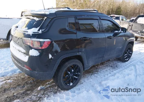 2020 Jeep Compass Latitude 4X4 z USA, uszkodzony, nr VIN 3C4NJDBB6LT133412